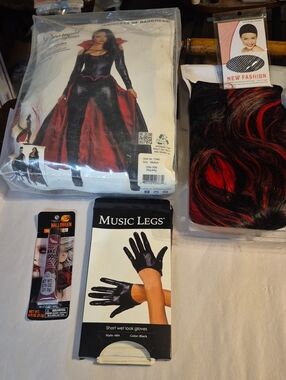 Halloween Costume. NWT.